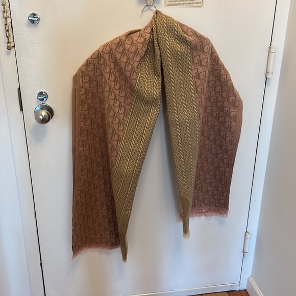 CD Scarf - Picture 7 of 7